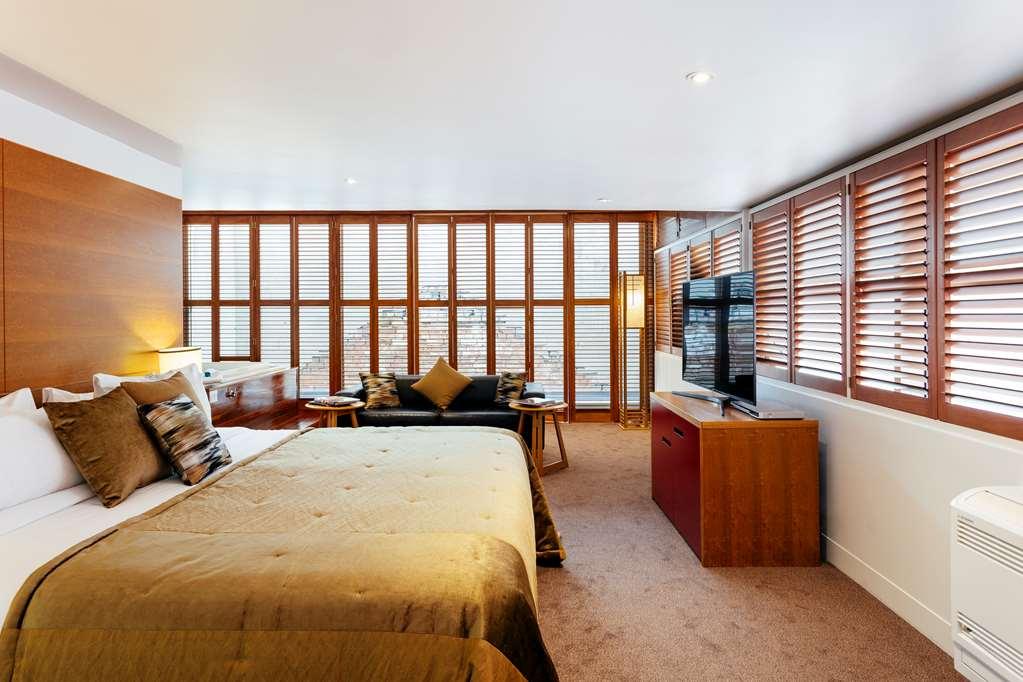 The Henry Jones Art Hotel Hobart Bilik gambar A bedroom at the hotel