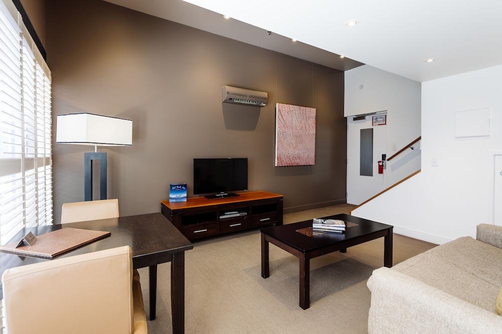 The Henry Jones Art Hotel Hobart Luaran gambar A living room in a typical apartment