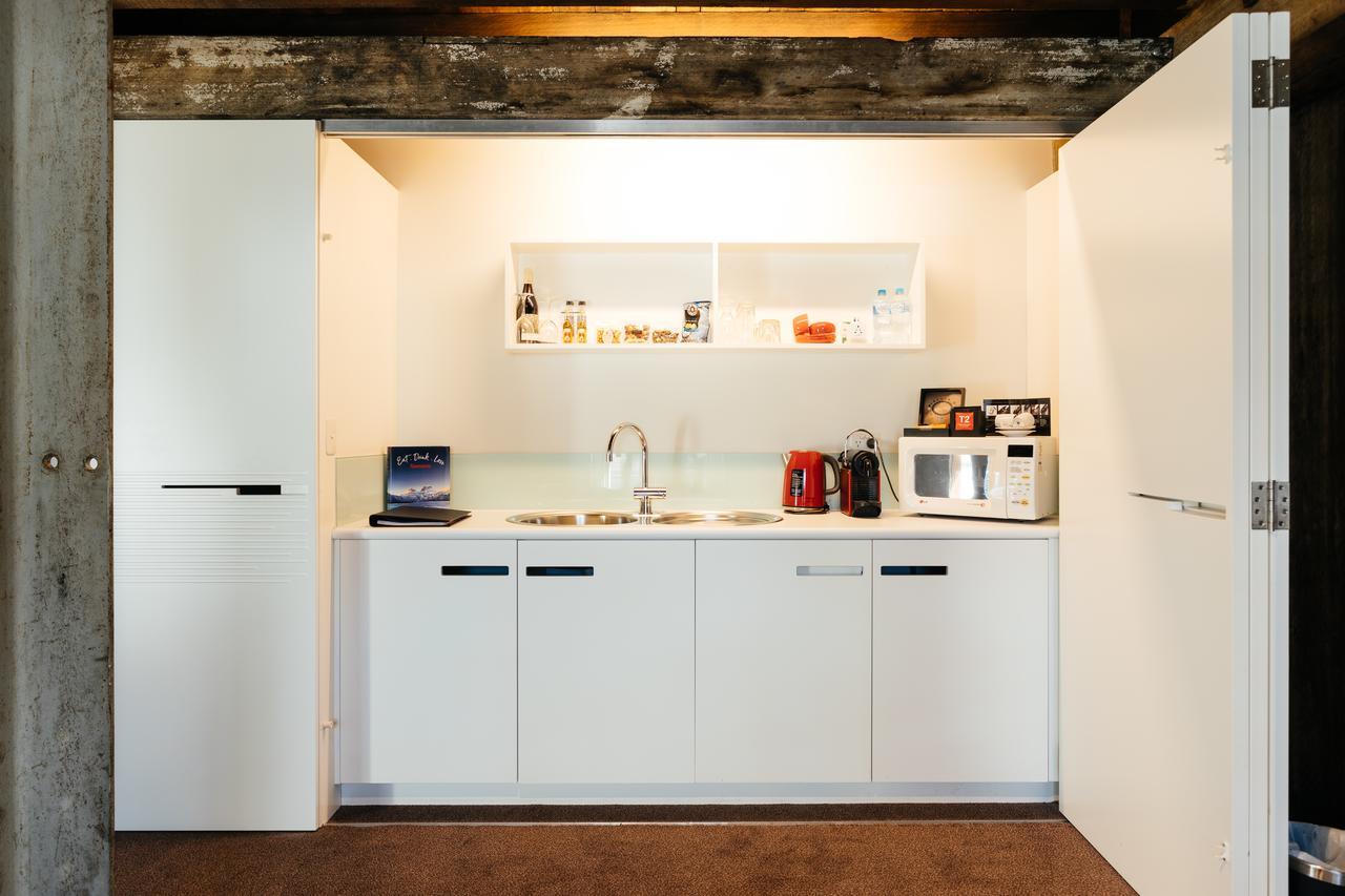 The Henry Jones Art Hotel Hobart Luaran gambar A typical kitchenette