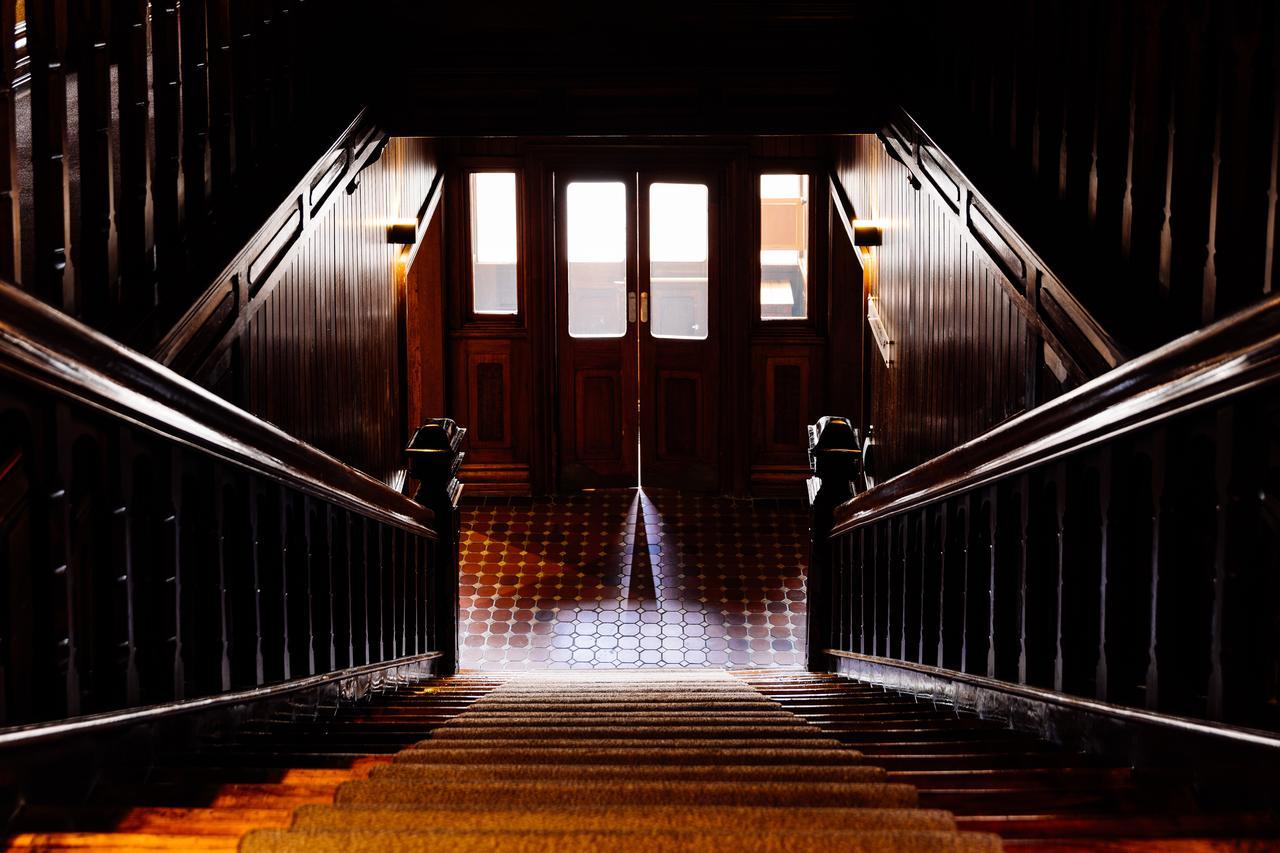 The Henry Jones Art Hotel Hobart Luaran gambar The staircase of the main building